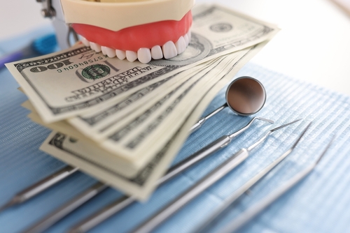 Los implantes dentales son deducibles de impuestos | Wayne, NJ | Fine Dental Care